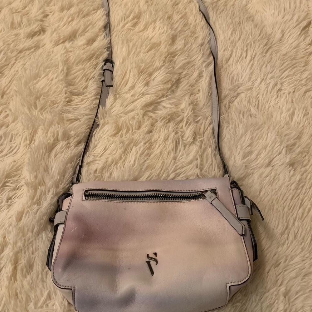 Simply Vera Wang crossbody bag.  H 6 x W9 x D3 /21-24 drop strap.
